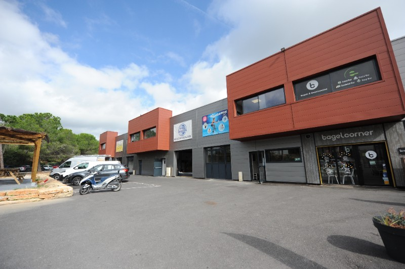 ENSEMBLE COMMERCIAL LA CIOTAT